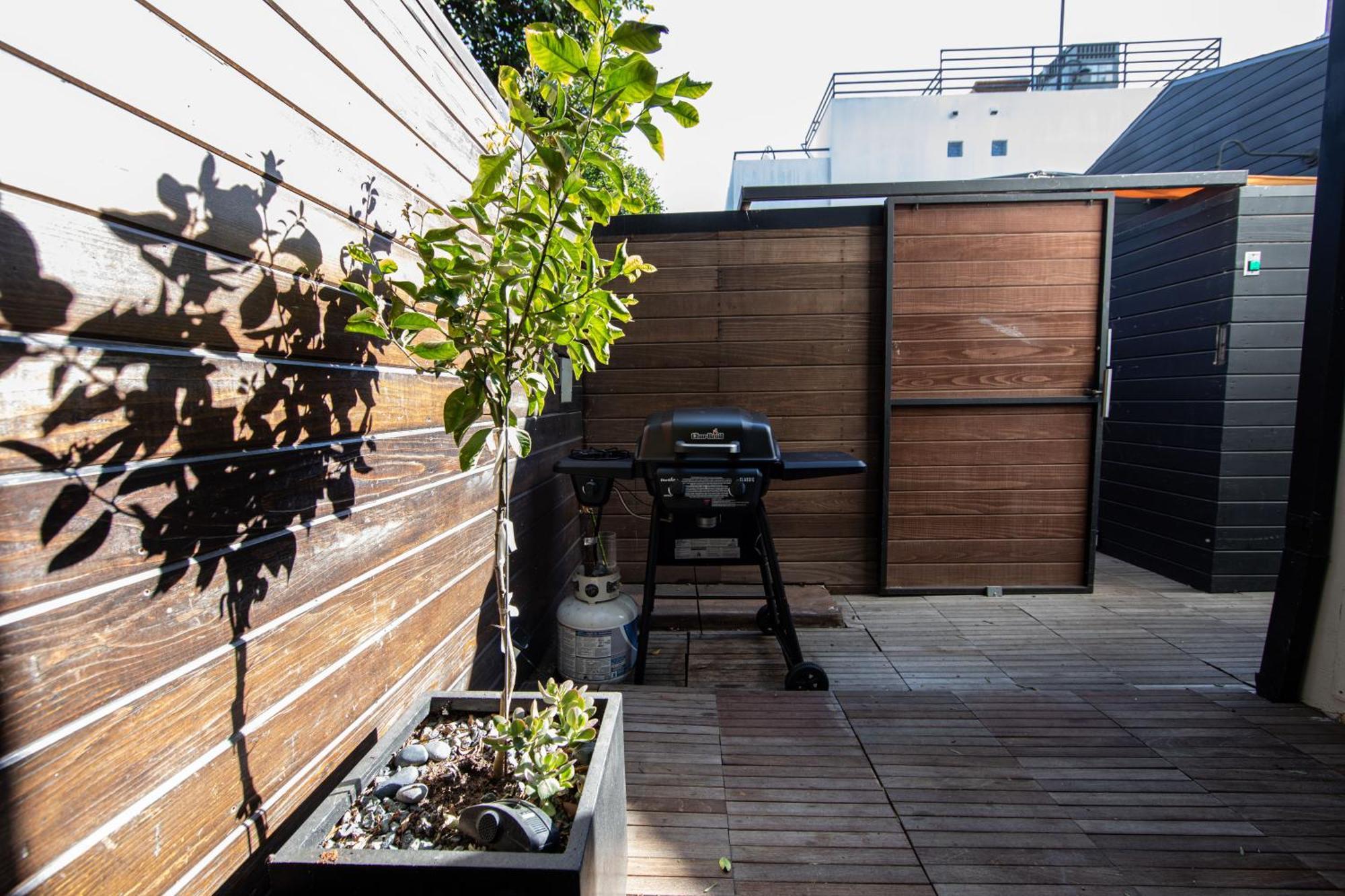 Venice Beach Studio With Large Private Patio Steps To The Beach ลอสแอนเจลิส ภายนอก รูปภาพ