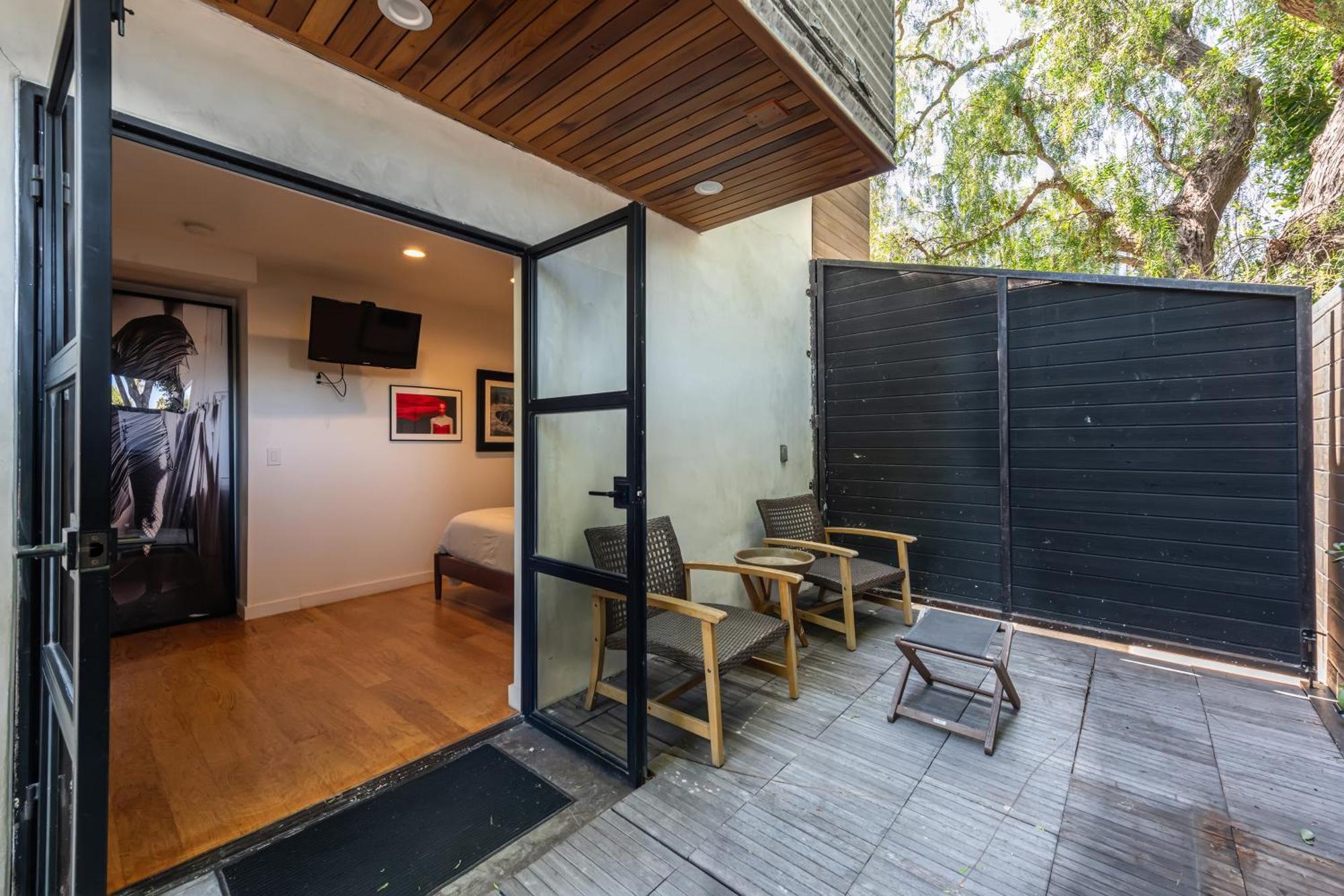 Venice Beach Studio With Large Private Patio Steps To The Beach ลอสแอนเจลิส ภายนอก รูปภาพ