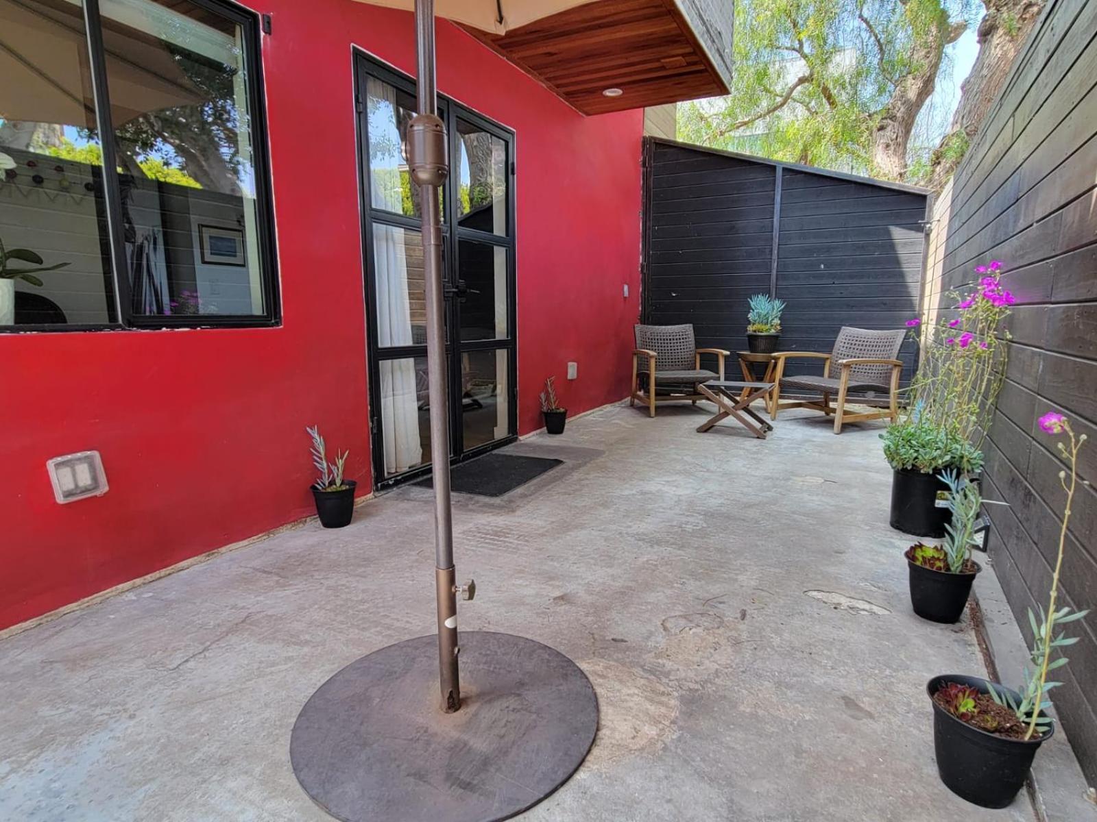 Venice Beach Studio With Large Private Patio Steps To The Beach ลอสแอนเจลิส ภายนอก รูปภาพ