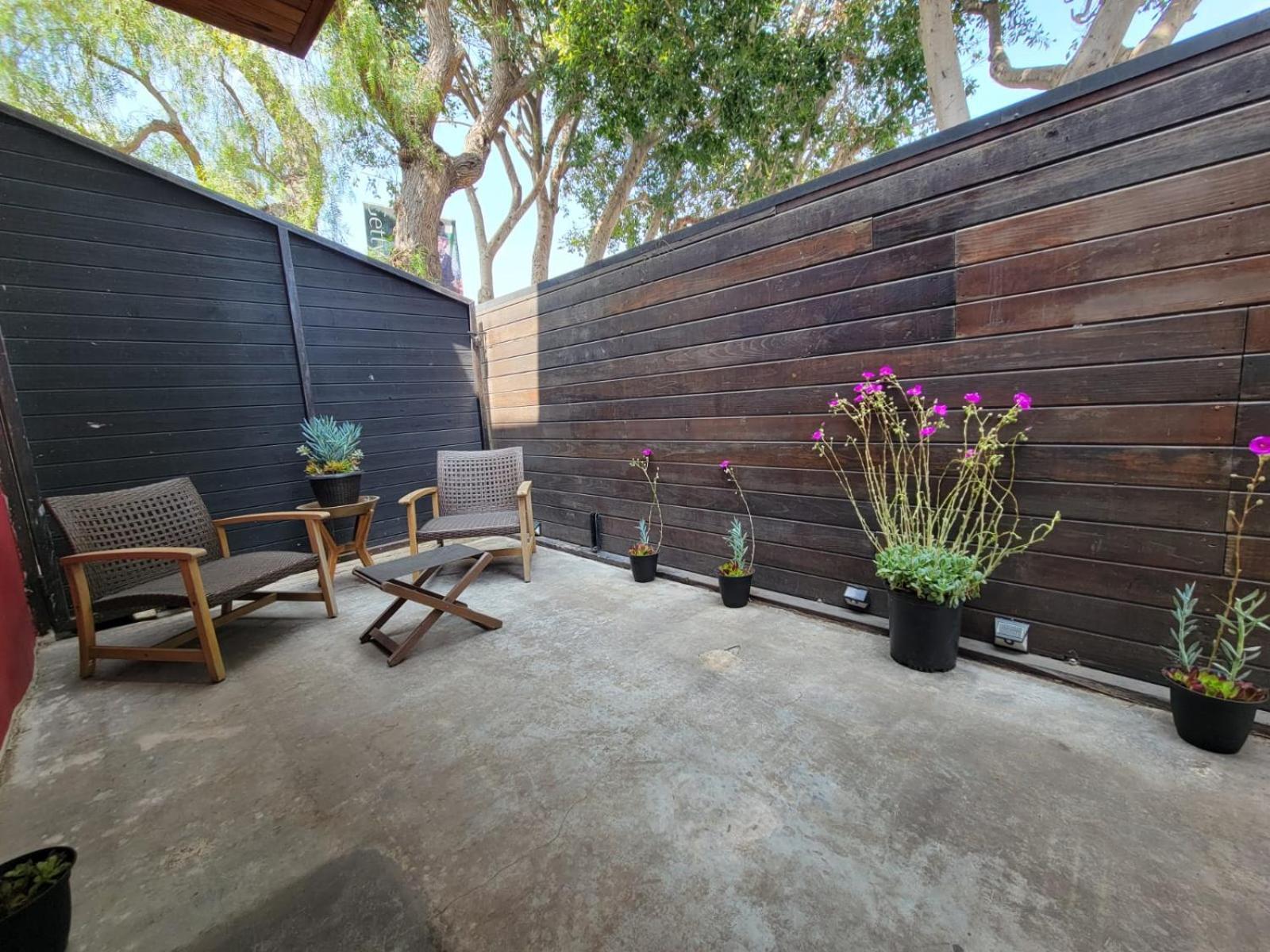 Venice Beach Studio With Large Private Patio Steps To The Beach ลอสแอนเจลิส ภายนอก รูปภาพ