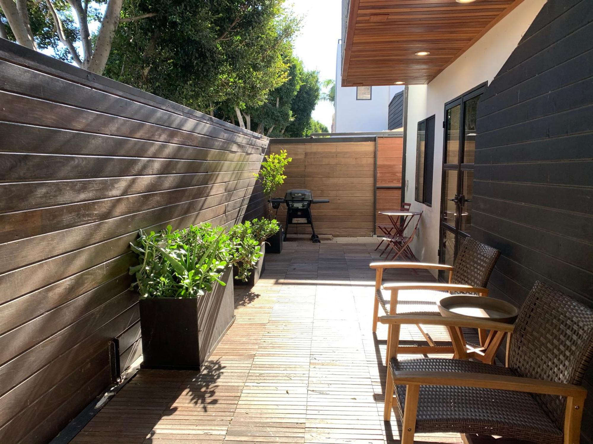 Venice Beach Studio With Large Private Patio Steps To The Beach ลอสแอนเจลิส ภายนอก รูปภาพ