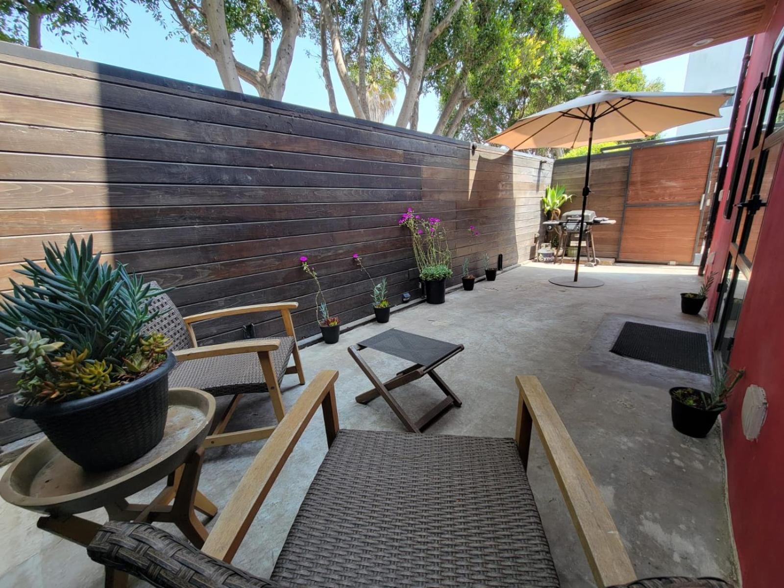 Venice Beach Studio With Large Private Patio Steps To The Beach ลอสแอนเจลิส ภายนอก รูปภาพ