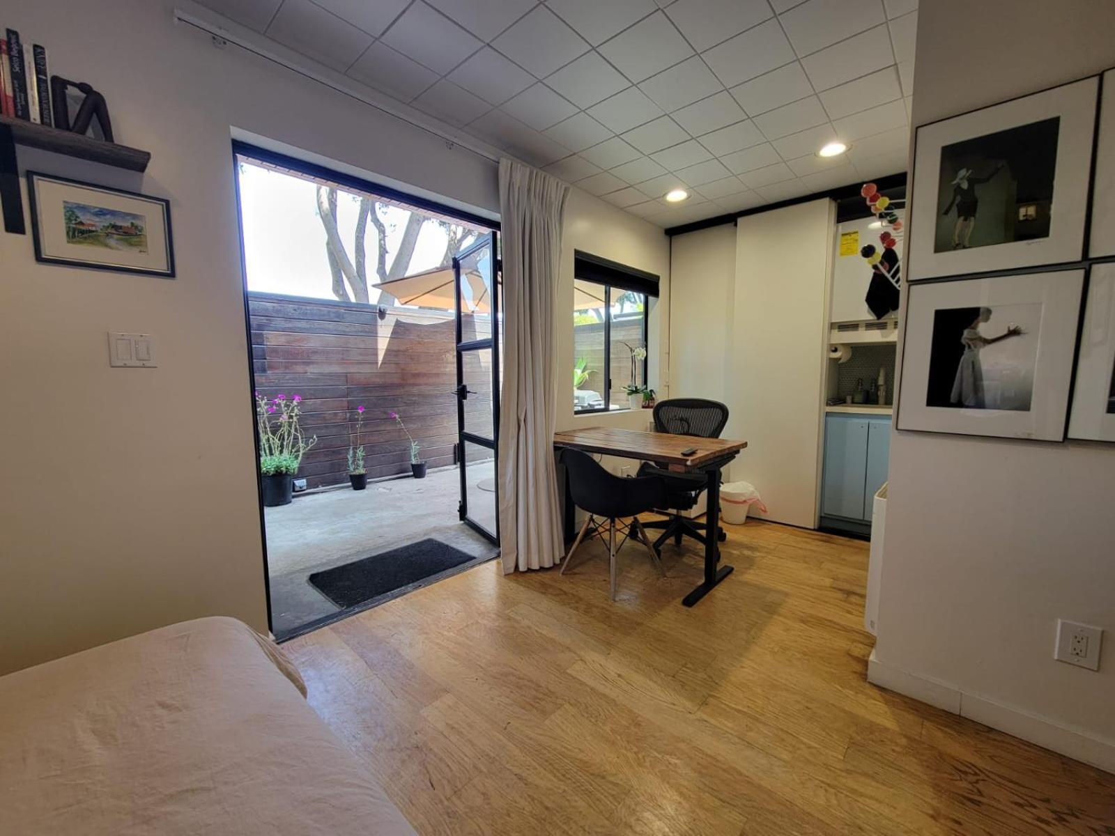 Venice Beach Studio With Large Private Patio Steps To The Beach ลอสแอนเจลิส ภายนอก รูปภาพ