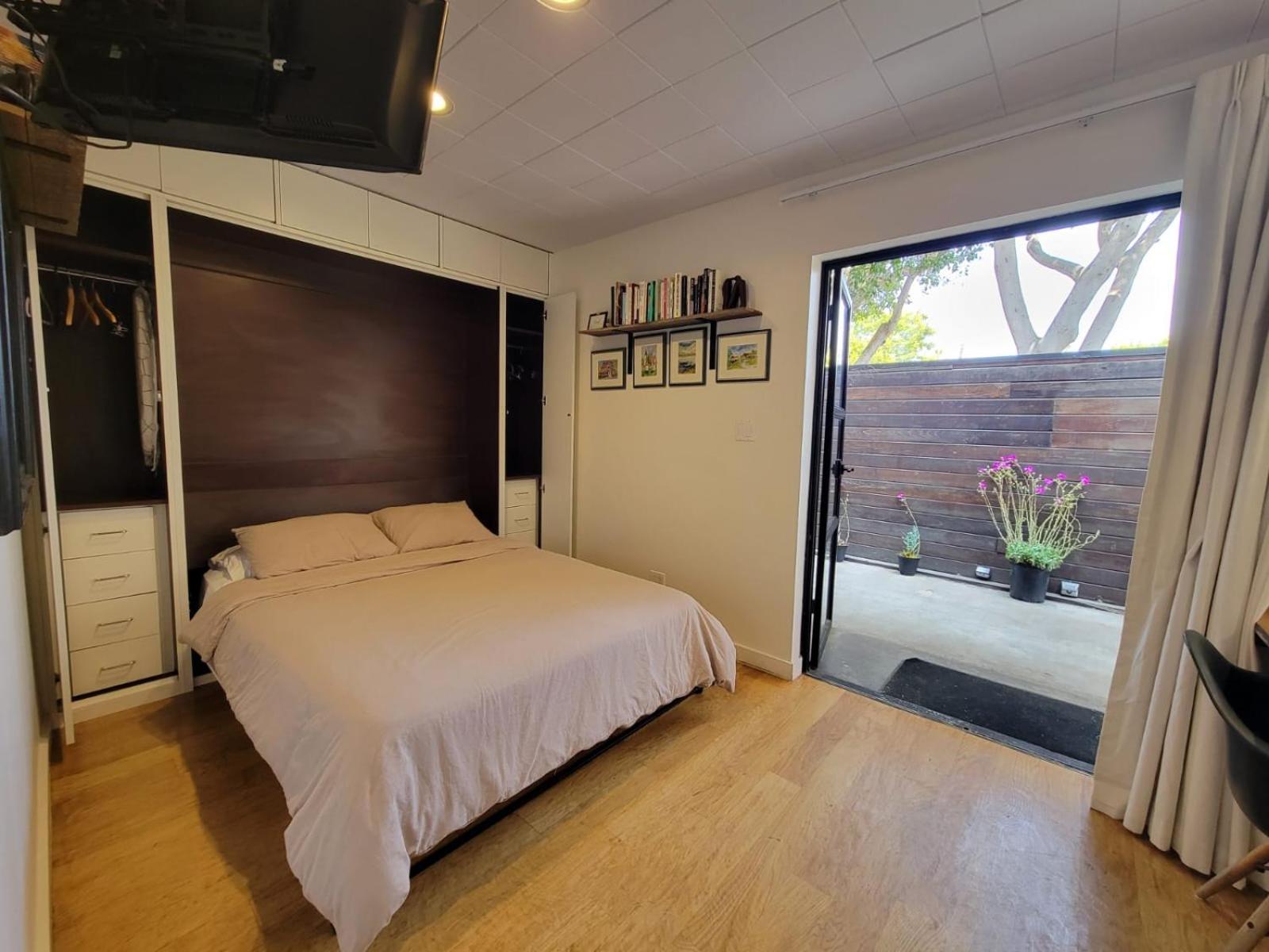 Venice Beach Studio With Large Private Patio Steps To The Beach ลอสแอนเจลิส ภายนอก รูปภาพ