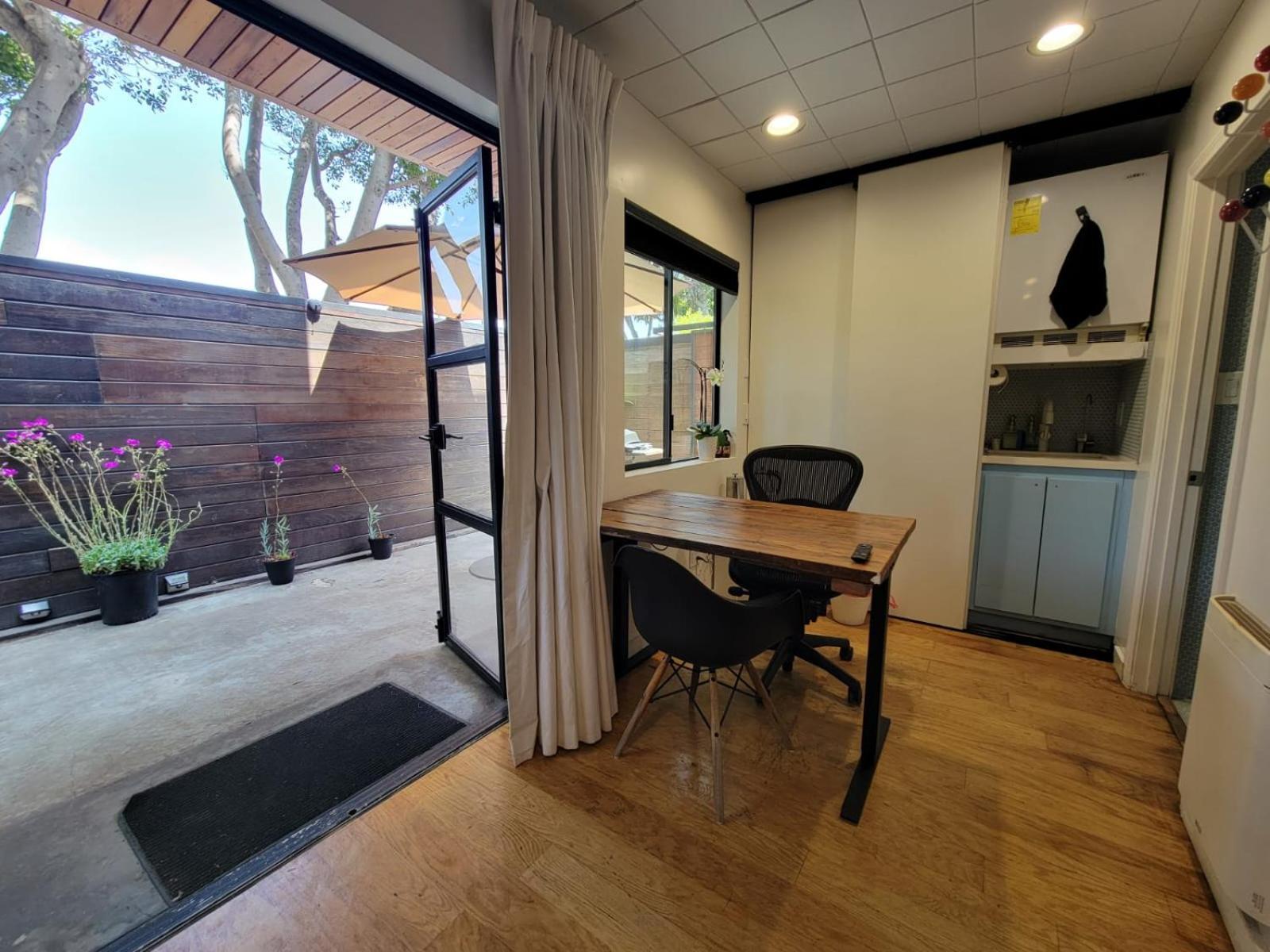 Venice Beach Studio With Large Private Patio Steps To The Beach ลอสแอนเจลิส ภายนอก รูปภาพ